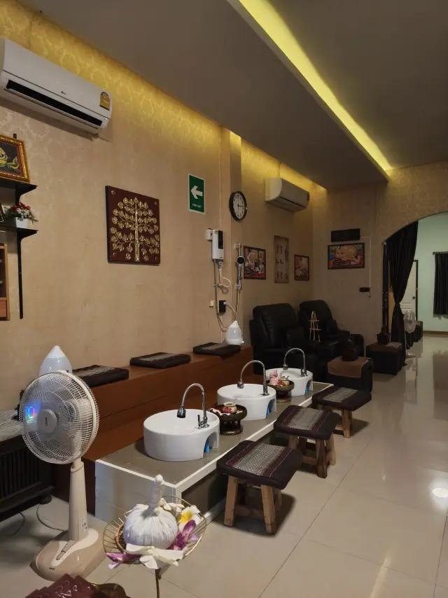 Row of foot-wash basins with a fan and herbal compress at Ai Oon Massage Lanna
