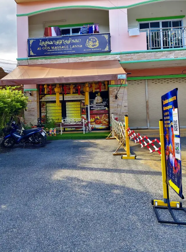 Ai Oon Massage Lanna building and signboard seen from the car park in Chang Phueak, Chiang Mai